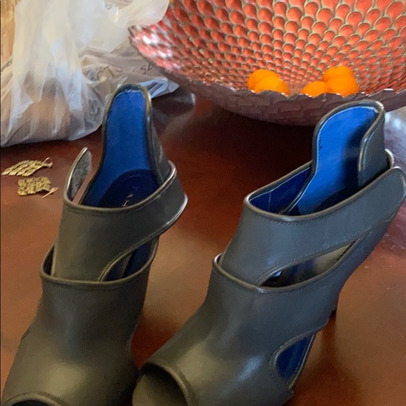 Shoes - Picture 6 of 9